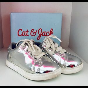 Cat & Jack Kid Shoes Size 7 Toddlers Sliver Metallic & white Sneakers